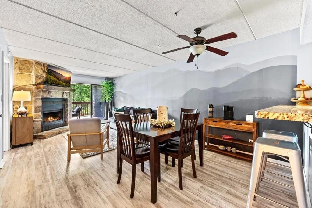 Views & Fireplace - Minutes To Gburg And Ober - Condo ガトリンバーグ エクステリア 写真