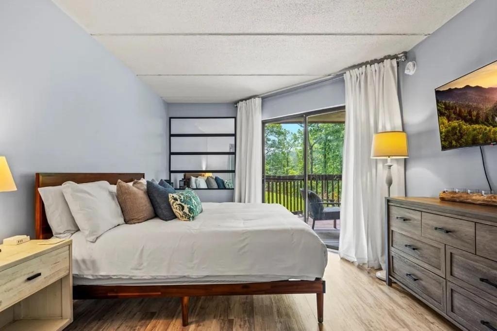 Views & Fireplace - Minutes To Gburg And Ober - Condo ガトリンバーグ エクステリア 写真