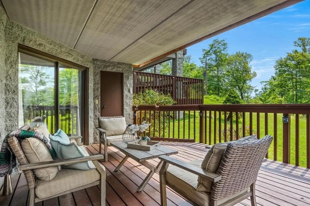 Views & Fireplace - Minutes To Gburg And Ober - Condo ガトリンバーグ エクステリア 写真