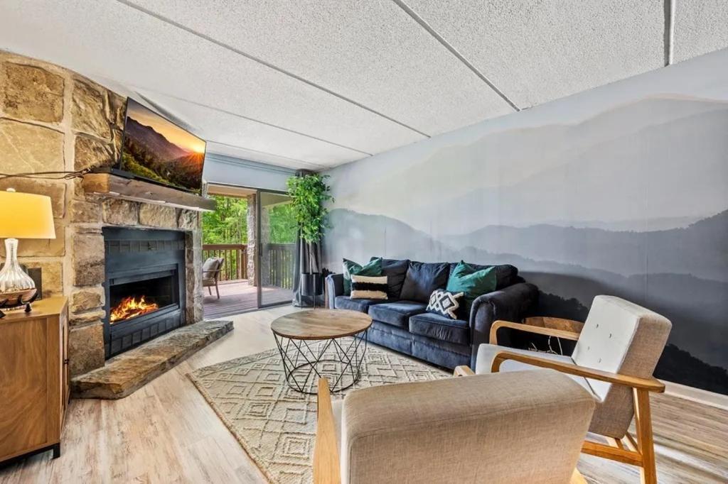 Views & Fireplace - Minutes To Gburg And Ober - Condo ガトリンバーグ エクステリア 写真