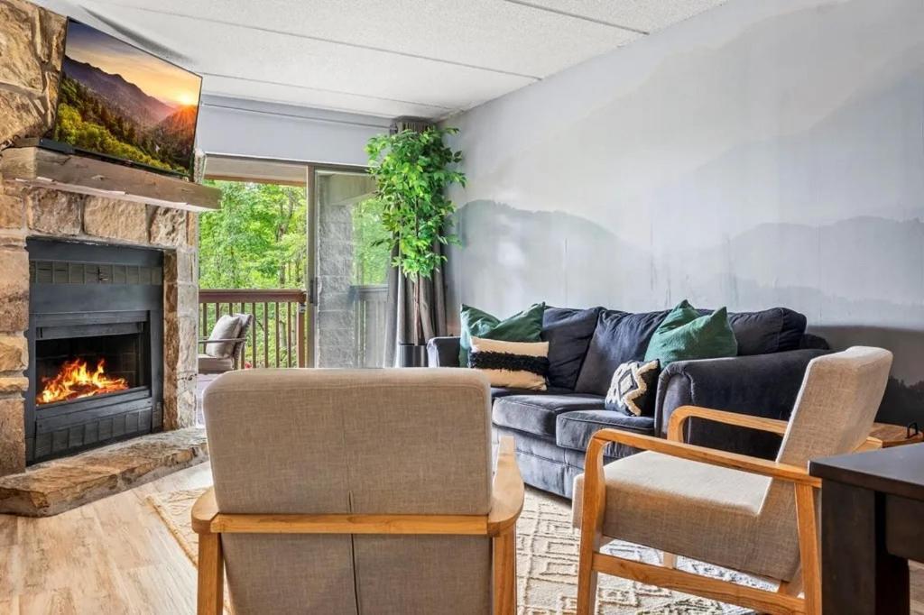 Views & Fireplace - Minutes To Gburg And Ober - Condo ガトリンバーグ エクステリア 写真
