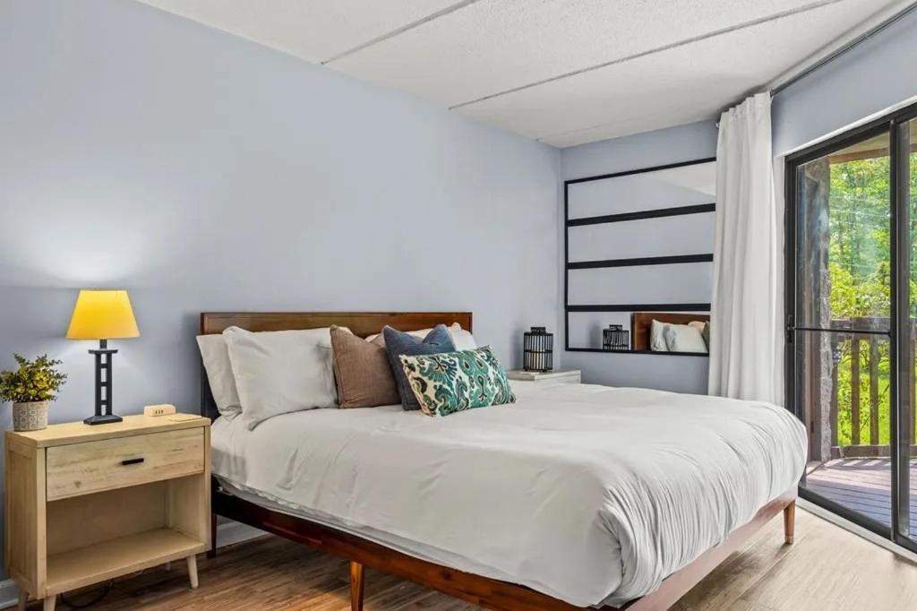 Views & Fireplace - Minutes To Gburg And Ober - Condo ガトリンバーグ エクステリア 写真